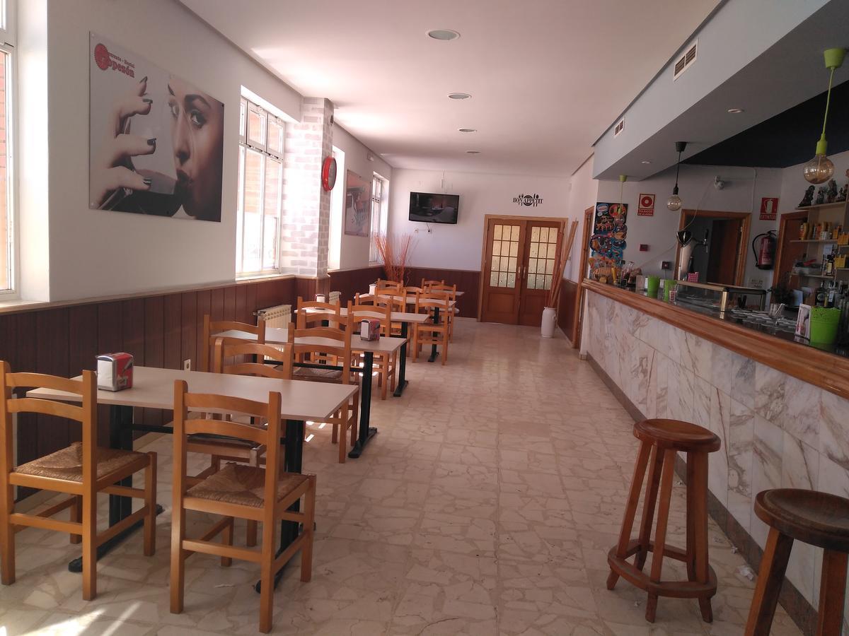 Hostal El Tropezon Matallana de Valmadrigal Exteriér fotografie