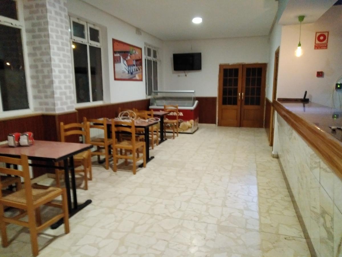 Hostal El Tropezon Matallana de Valmadrigal Exteriér fotografie